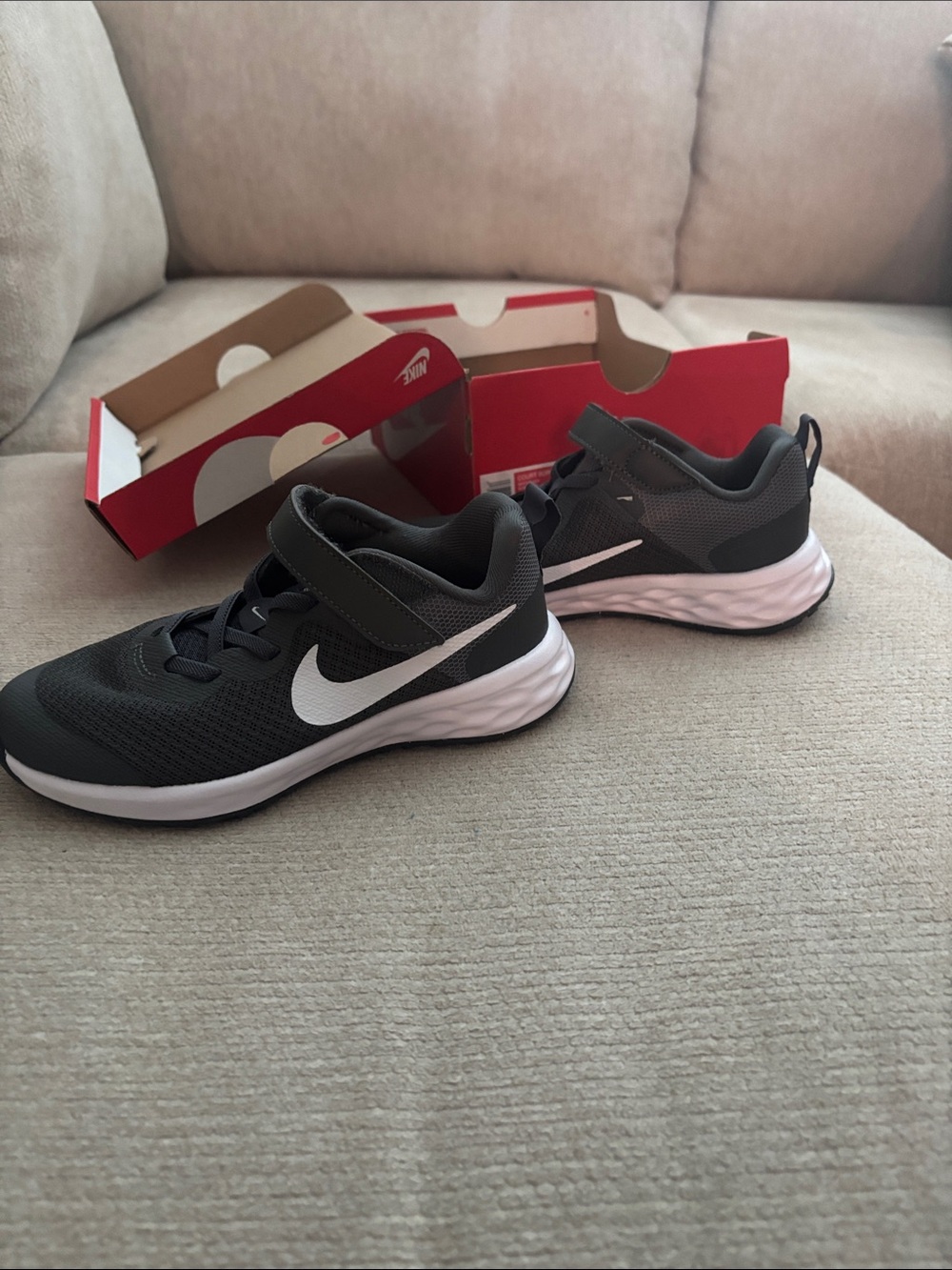 Nike Kids Grey  and White Lightweight Sneaker
